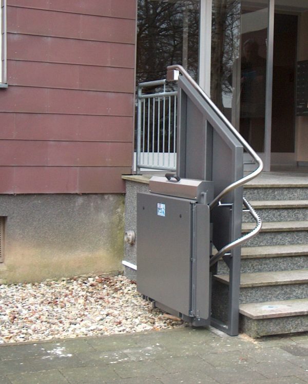 élévateur, élévateur vertical, monte personne, monte charge, pmr, PMR, accès étage, ascenseur, pylone, autoportée, gaine, liftboy, potence hydraulique, mise à l’eau, accès bassin, accès piscine, rampe, marche, villa, maison, immeuble, copropriété, cave, mairie, occitanie, aude, hérault, pyrénées orientales, gard, mobilité réduite, handicapé, personne âgée, luxe, extérieur, intérieur, particulier, professionnel, fauteuil, escalier , marche, ascenseur domestique, ascenseur privatif, rénovation, remplacer escalier, monte bagage, élévateur fixe, élévateur mobile